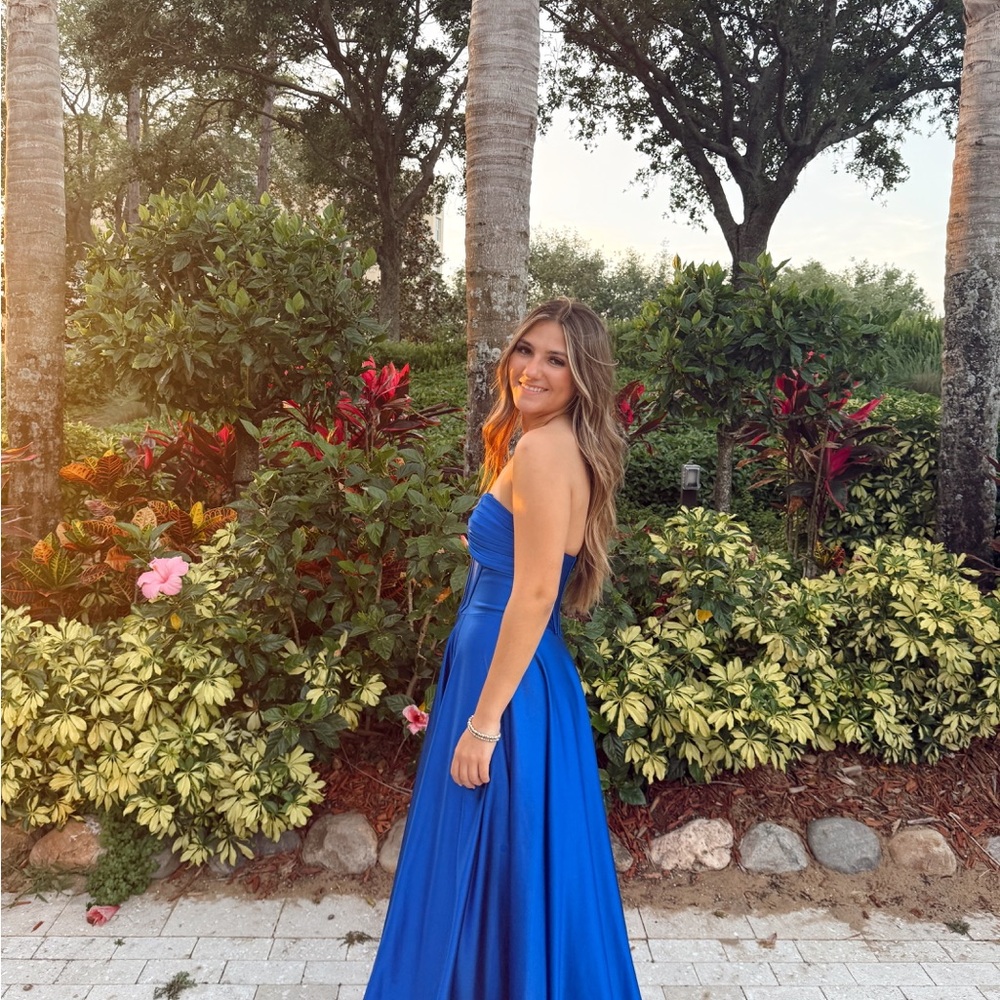 Sophia Thomas royal blue prom dress